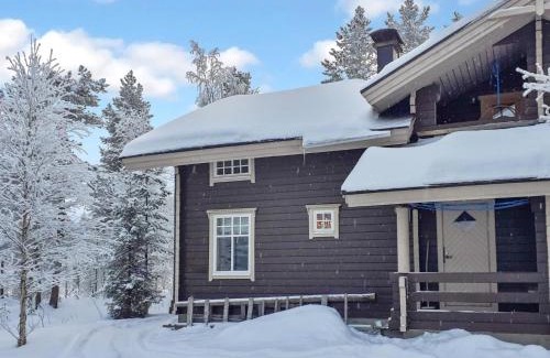 Salla House | Cozy Holiday Home Sallanrinne b with Fireplace & Family Fun