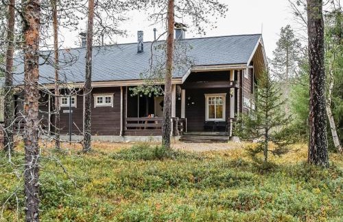 Salla House | Cozy Holiday Home Sallanrinne b with Fireplace & Family Fun