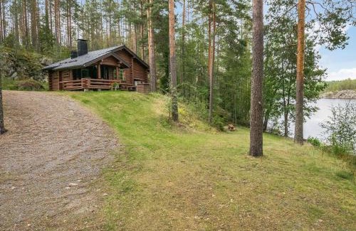 The Lakelands House | Pet-Friendly Holiday Home Salmela with Hot Tub & Kitchen