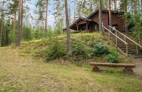 The Lakelands House | Pet-Friendly Holiday Home Salmela with Hot Tub & Kitchen
