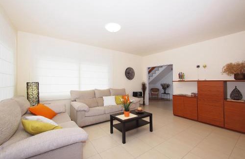 Empuriabrava House | Top-Rated Holiday Home Sant Mori: Family-Friendly Retreat