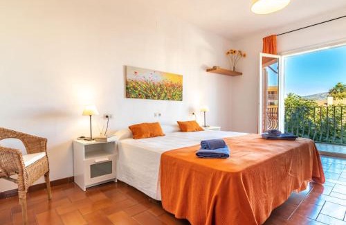 Empuriabrava House | Top-Rated Holiday Home Sant Mori: Family-Friendly Retreat