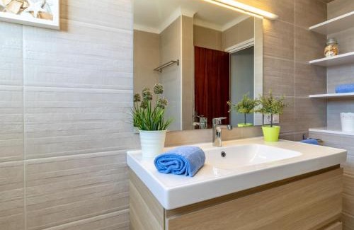Empuriabrava House | Top-Rated Holiday Home Sant Mori: Family-Friendly Retreat