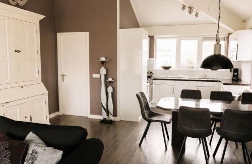 Makkum Apartment | Pet-Friendly Retreat at Holiday Home Satijnduiker