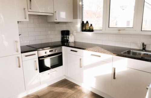 Makkum Apartment | Pet-Friendly Retreat at Holiday Home Satijnduiker