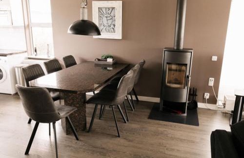 Makkum Apartment | Pet-Friendly Retreat at Holiday Home Satijnduiker