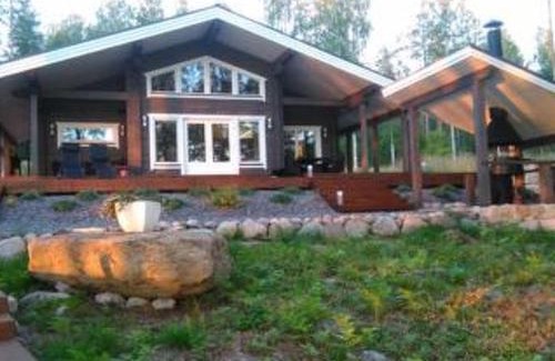Lotjola House | Elegant Holiday Home Saukko with Hot Tub & Family-Friendly Perks
