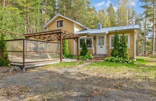 Lappeenranta House | Relaxing Retreat at Holiday Home Saunamäki with Hot Tub