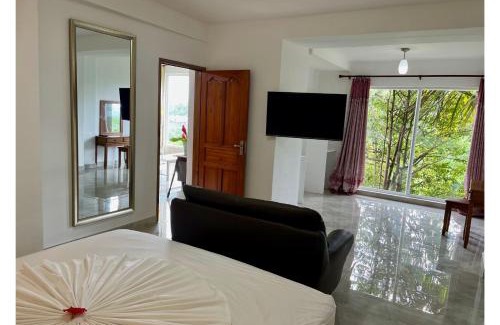 Mahe Island Villa | Cozy Holiday Home for Families - 4-Star Guest Rated 9.5