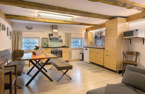 Stuehlingen House | Guest Rated 10/10: Holiday Home 'Schwarzwald' with Garden