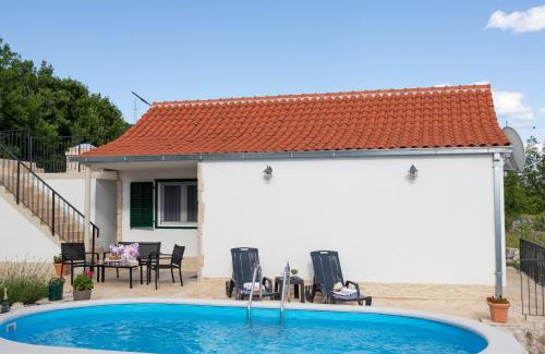 Klis House | Private Pool Escape at Holiday Home Sego with Ocean Views