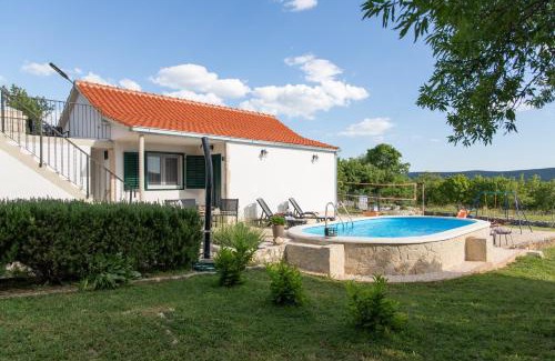 Klis House | Private Pool Escape at Holiday Home Sego with Ocean Views