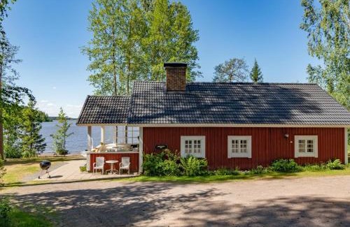 Somero House | Pet-Friendly Holiday Home Sepelkyyhky with Cozy Fireplace