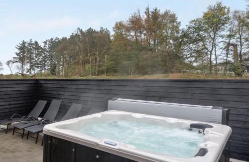 Spøttrup House | Relaxing Holiday Home Sibbe with Hot Tub - Pet Friendly Stay