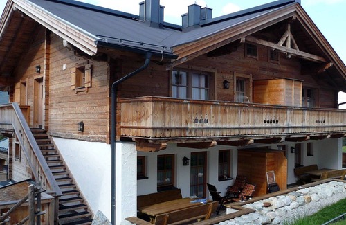 Hochkrimml House | Holiday Home 'Silberleiten' with Mountain View, Private Garden and Wi-Fi