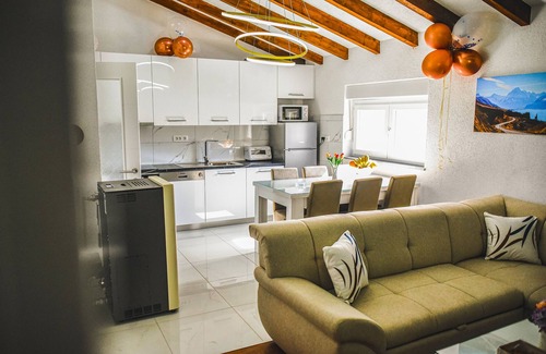 Trn Villa | Inviting Holiday Home Silver Stone with Private Swimming Pool