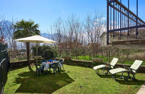 Gera Lario House | Relaxing Oceanfront Getaway at Holiday Home Simoni