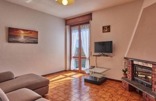 Gera Lario House | Relaxing Oceanfront Getaway at Holiday Home Simoni