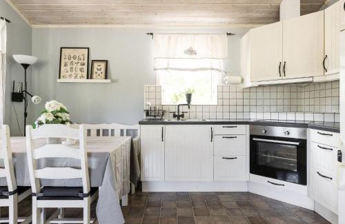 Kalvsvik House | Oceanfront Holiday Home Skärvudde Huset - Guest Rated 8/10