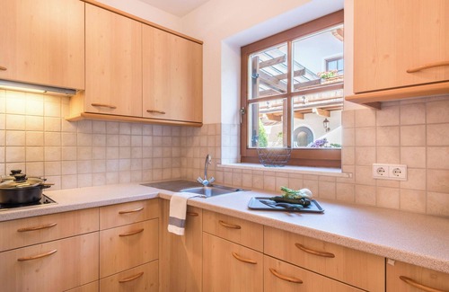 Tisana Apartment | Guest Rated 10/10: Sonnenresidenz Garden with Terrace & WiFi