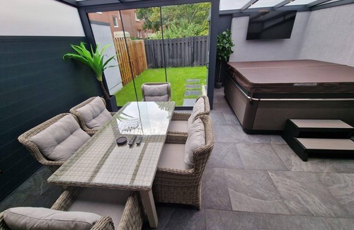 Region Hannover District House | Relaxing Spa Lounge Retreat in Hannover with Ocean View