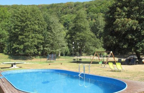 Starkov House | Family-Friendly Holiday Home Stárkov with Pool & Fireplace