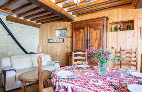 Le Planet House | Inviting Holiday Home Sténaïs: Pet & Child Friendly Stay