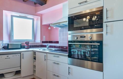 Le Planet House | Inviting Holiday Home Sténaïs: Pet & Child Friendly Stay