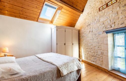 Le Planet House | Inviting Holiday Home Sténaïs: Pet & Child Friendly Stay
