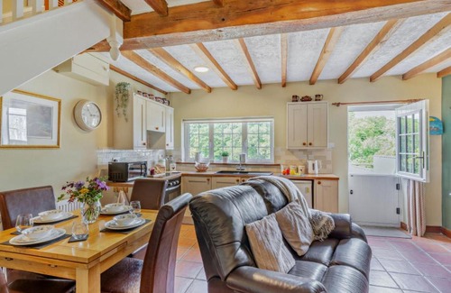 Guilsfield House | Inviting Holiday Home Stabal: Family and Pet Friendly Stay