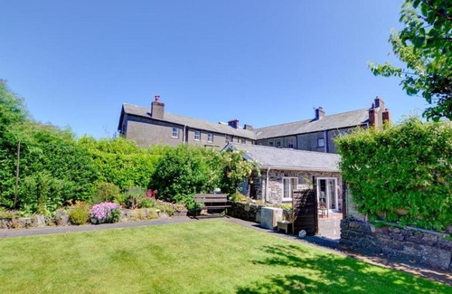 Rhayader House | Guest Rated: Holiday Home Stable – Ideal for Families