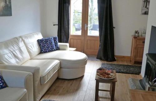 Llandrindod Wells House | Family-Friendly Holiday Home Standary with Hot Tub