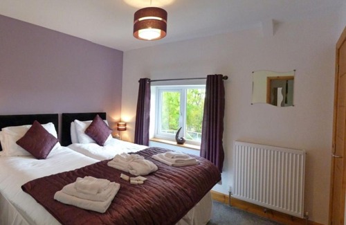 Llandrindod Wells House | Family-Friendly Holiday Home Standary with Hot Tub