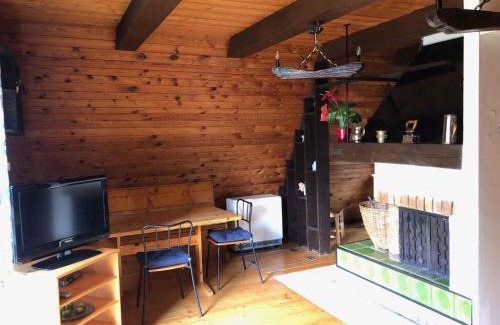 Strazne House | Pet-Friendly Retreat in Strazne/Riesengebirge with Hot Tub