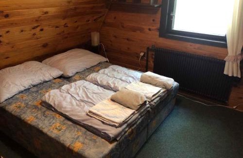 Strazne House | Pet-Friendly Retreat in Strazne/Riesengebirge with Hot Tub