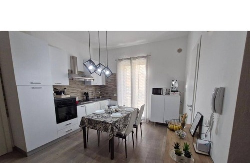Coste Apartment | Holiday Home sul Corso - Comfortable and Ideal for groups of up to 7 people