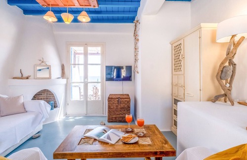 Kalafatis House | Holiday Home 'Sunny Getaway In Lia Mykonos ' with Sea View, Wi-Fi and Air Conditioning