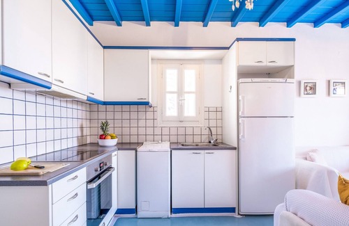 Kalafatis House | Holiday Home 'Sunny Getaway In Lia Mykonos ' with Sea View, Wi-Fi and Air Conditioning