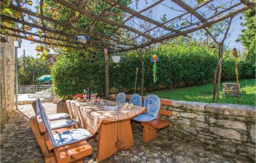 Martinski House | Pet-Friendly Haven in Martinjski with Pool and Kitchen
