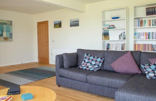 Roskhill House | Guest Rated 10/10: Holiday Home Taigh Uilleim Awaits