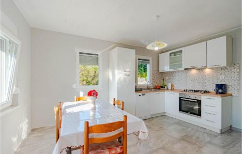 Vela Luka House | Inviting Home in Tankaraca with Free Wifi for Families