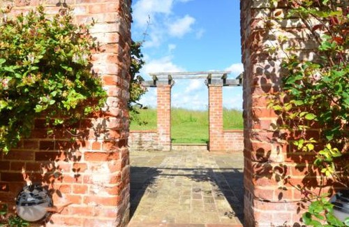 Melton Constable House | Cozy Holiday Home The Barn at Moor Hall with Kitchen Access