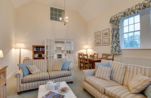 South Charlton House | Charming Holiday Home The Old School - Pet and Child Friendly