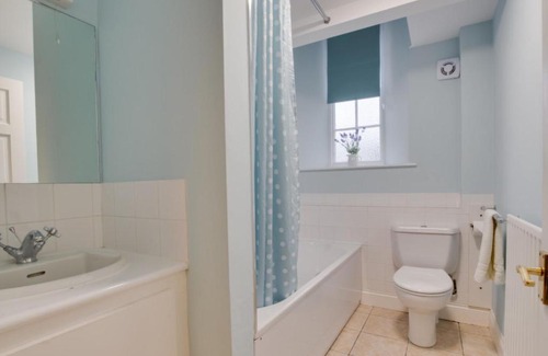 South Charlton House | Charming Holiday Home The Old School - Pet and Child Friendly