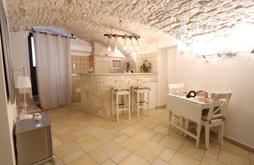 Putignano Apartment | Inviting Holiday Home: The Refuge of the Prince Awaits