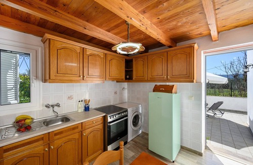 Faistos House | Cozy Holiday Home 'The White House Of Festos' with Mountain View