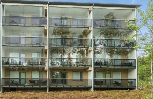 Sirkka House | Kid-Friendly Retreat with Hot Tub at Tievan aurinkorinne