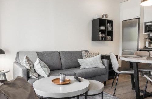 Sirkka House | Kid-Friendly Retreat with Hot Tub at Tievan aurinkorinne