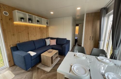 Riedenburg House | Pet-Friendly Holiday Home Tiny Haus Flussblick Awaits You