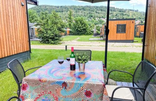 Riedenburg House | Cozy Holiday Home Tiny Haus Franzl: Family & Pet Friendly
